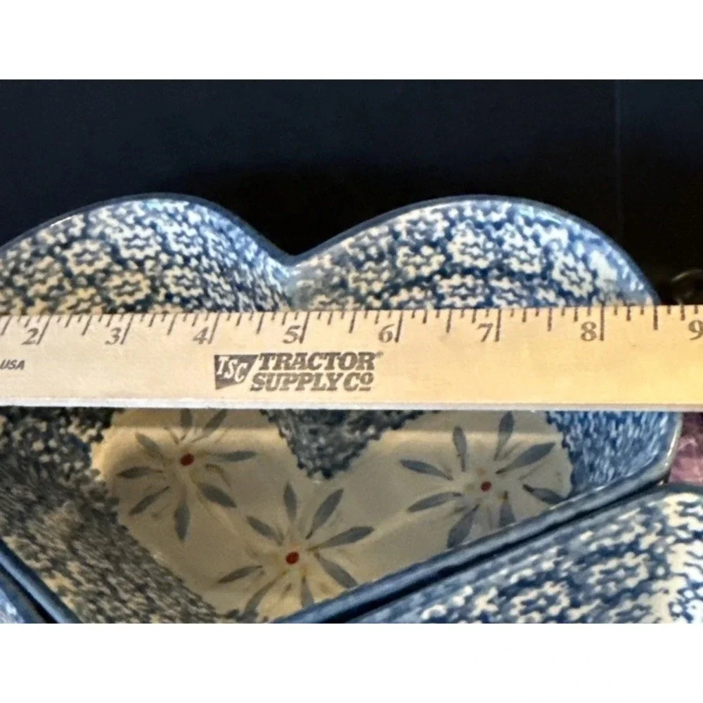 Temptations by Tara‎ Old World Blue 3 Heart Shaped Baking Set Wire Rack Handles